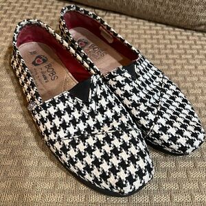 EUC Bobs slip on’s.  Size 8.